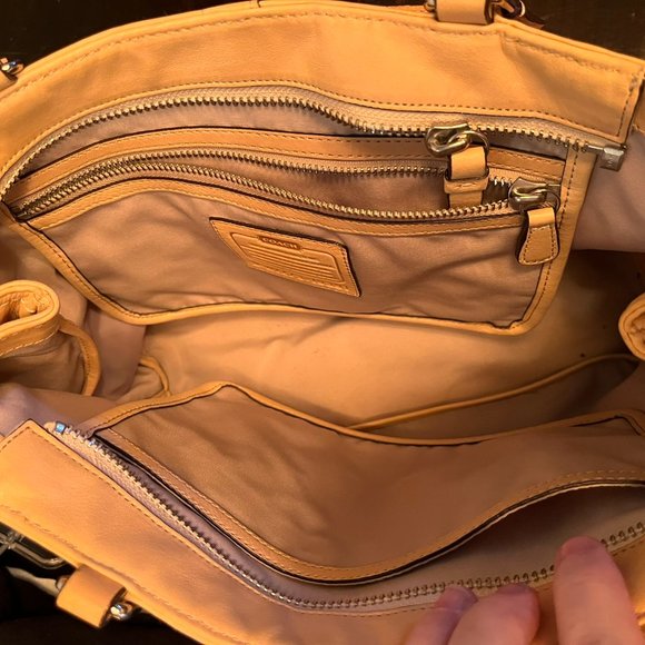 Coach Bag - Picture 2 of 4